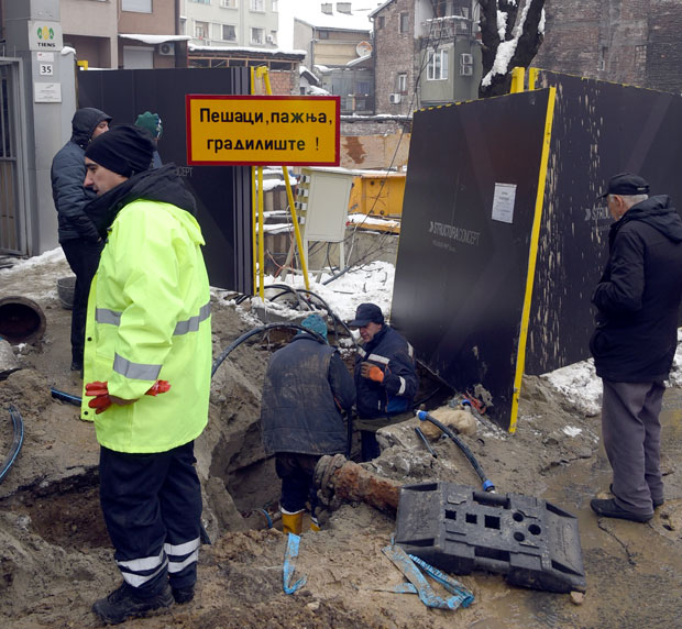 ДЕТАЉИ ИНЦИДЕНТА У ТАКОВСКОЈ: Зазидали цеви у носећи зид!